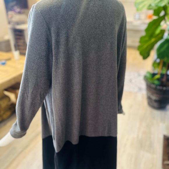 Soft and Cozy. Black and gray duster , extremely soft material, fine flannel. - Picture 5 of 9